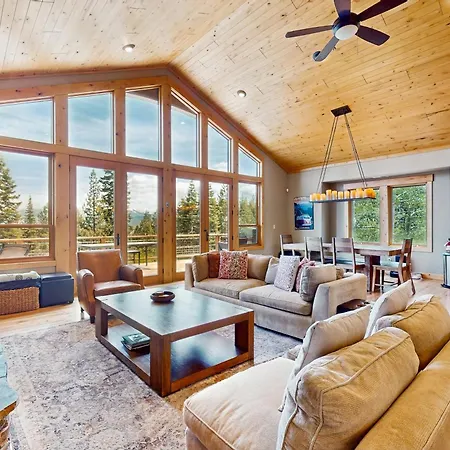 Extraordinary Tahoe-Donner Modern Mountain Home